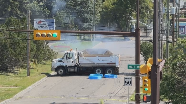 上周，警方在曼彻斯特工业区一家企业发现了高度挥发的苦味酸，紧急救援人员通过控制引爆的方式处理了这些物质。