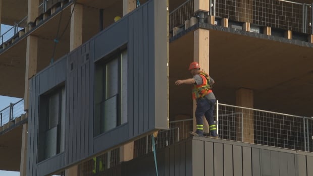 Slowing housing market will trigger construction job losses, Ontario builders group says