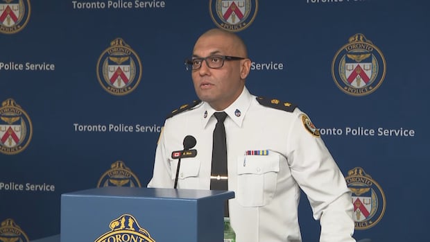 Toronto police warn of 'alarming' surge in distraction thefts this year | CBC News