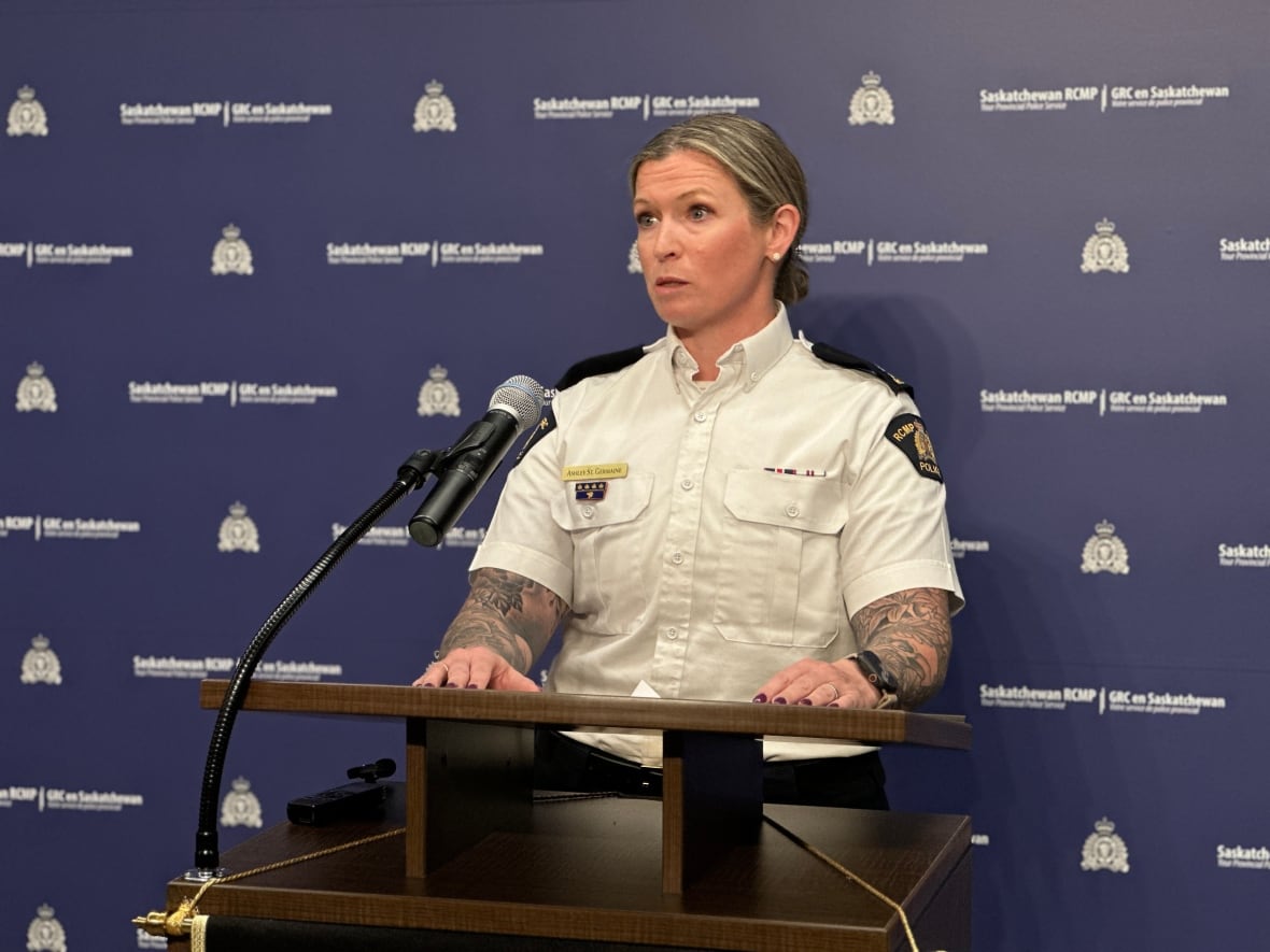 Picture of police officer in a press conference behind a stand