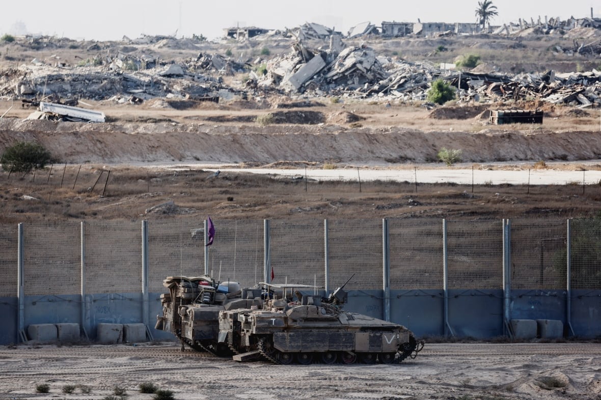 Tanks in front of the rubble