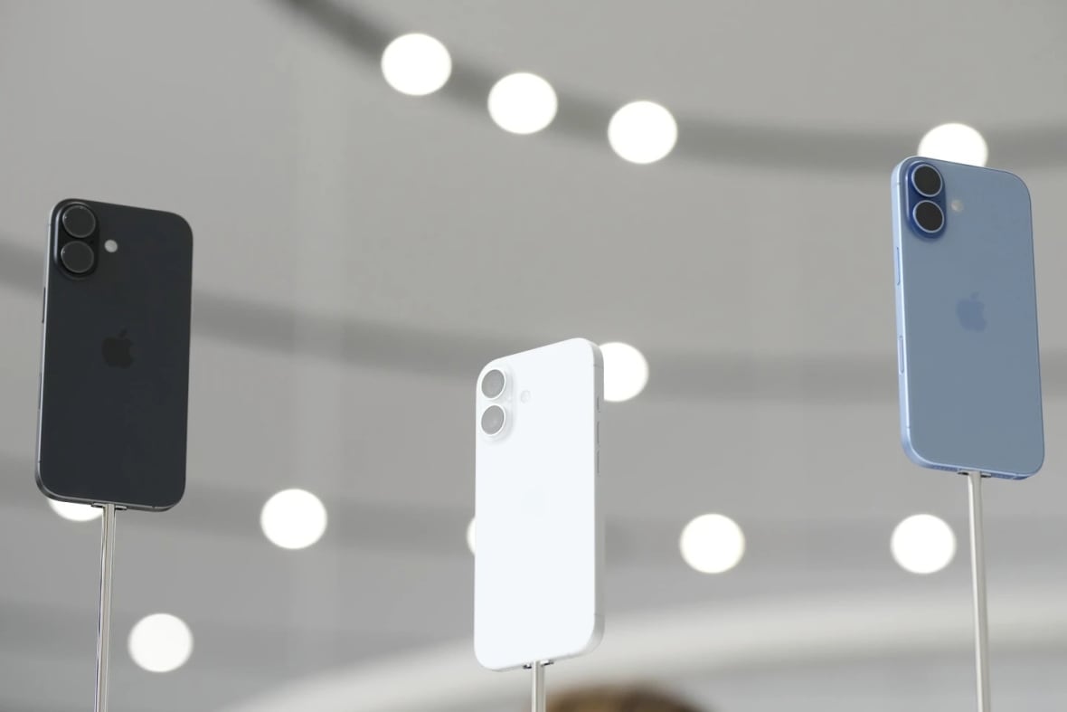 A black, white and blue iPhone 17 side by side.