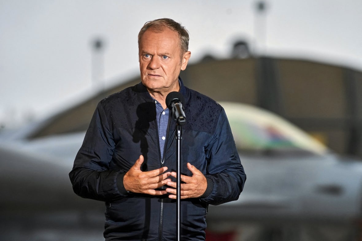 The old old man in the mountain bomb of battle bomb while speaking.
