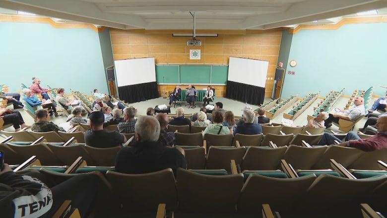 A room partially full of people