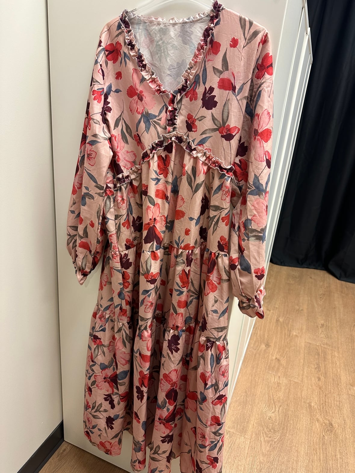 Ein Kleid, das auf der Website von Laurel Toronto bestellt wurde.