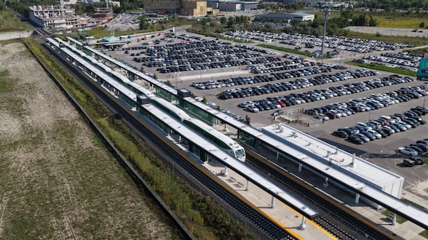 Unionville GO station to lose hundreds of parking spaces during work for Honda Indy in Markham | CBC News