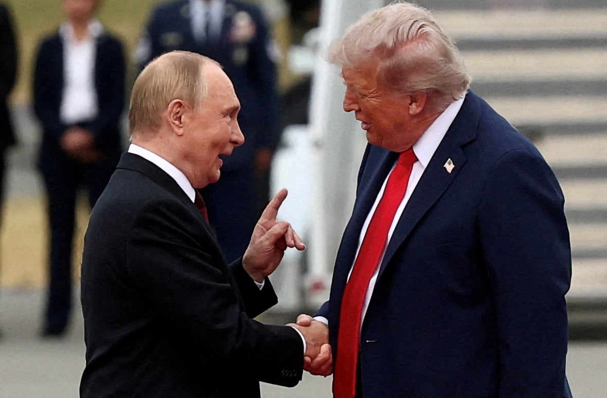 Photo: US President Donald Trump is walking with Russian President Vladimir Putin, where they meet to negotiate to end the war in Ukraine, at an Elmendorf-Richardson in Anchorag, Alaska, United States, August 15, 2025.