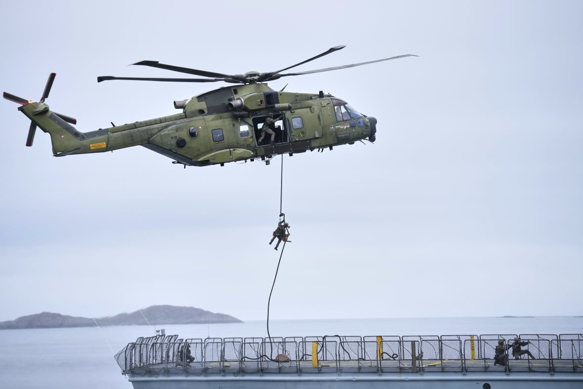 The helicopter attracts the ship and one rape during the military exercise over the bod