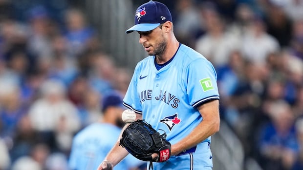 Blue Jays losesole possession of AL East lead after loss to Red Sox, Yankees win | CBC Sports