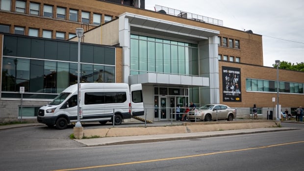 Papineau Hospital operating room reopens after summer closure