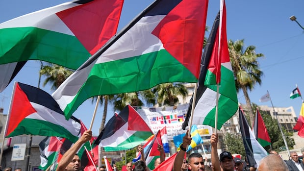 Canada Recognizes Palestinian Statehood Amidst Israeli Condemnation and Global Diplomatic Shift