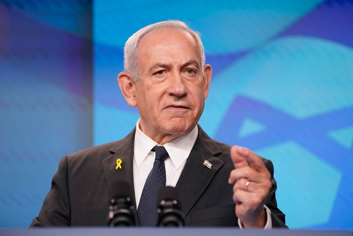The gestures of Israeli Prime Minister Benjamin Netanyahu during a joint press conference with US Secretary of State Marco Rubio (non -photographed) at the Prime Minister's office, during a visit to Rubio, in Jerusalem, Monday, September 15, 2025.