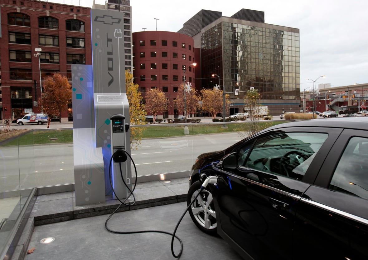A Chevrolet Volt electric vehicle sits plugged into a charging station in front of General Motors world headquarters in Detroit, Michigan November 18, 2010.    