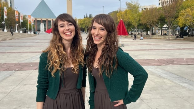 Meet your mirror image: How a friendship formed between two doppelgängers