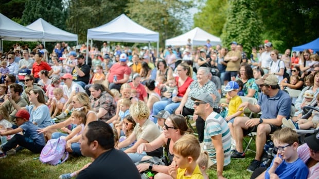 crowd-of-people-at-telling-tales-2024.jpeg