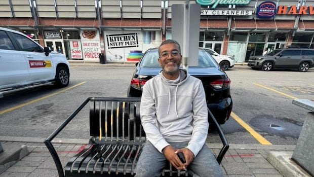 After a stranger helped him survive a heart attack, social media lets Toronto man say thanks | CBC News