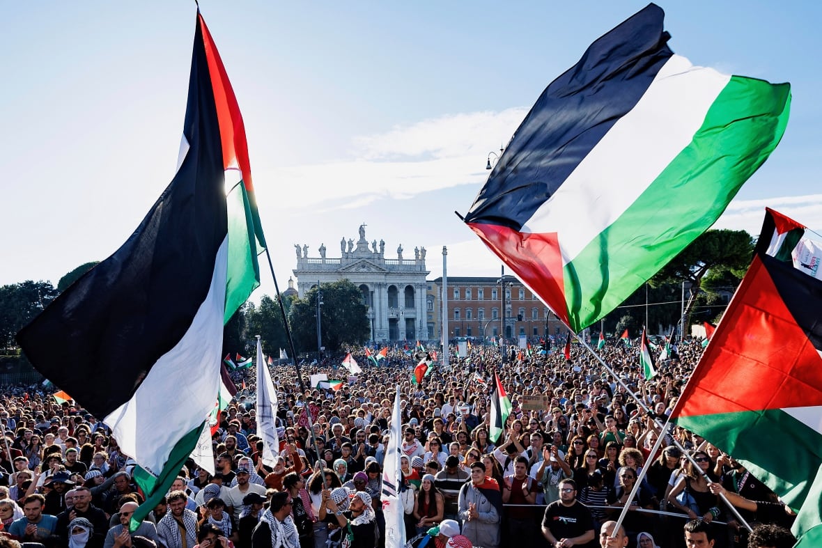 La gente se une en apoyo de Palestina en Roma