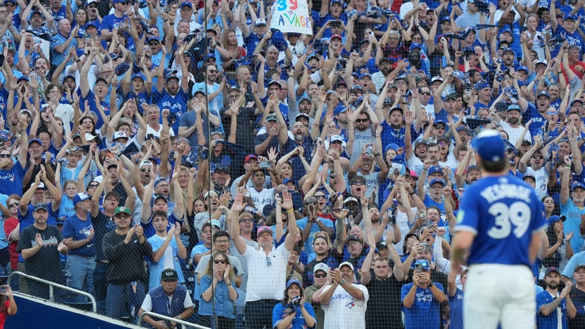 Fans give a standing ovation as Toronto Blue Jays pitcher Trey Yesavage (39) leaves the mound after being pulled from the game during Game 2.