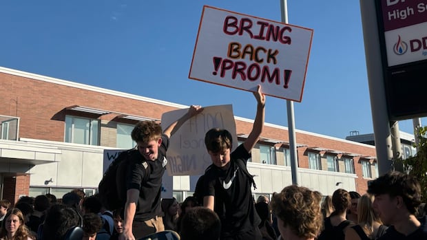 Board asks 3 Durham schools to 'pause' prom cancellation after student protest | CBC News