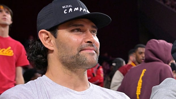 Former USC Trojans and NFL quarterback Mark Sanchez, along with ex-NBA player Scottie Pippen, attend a football game against the UCLA Bruins on January 27, 2024 in Los Angeles, California.