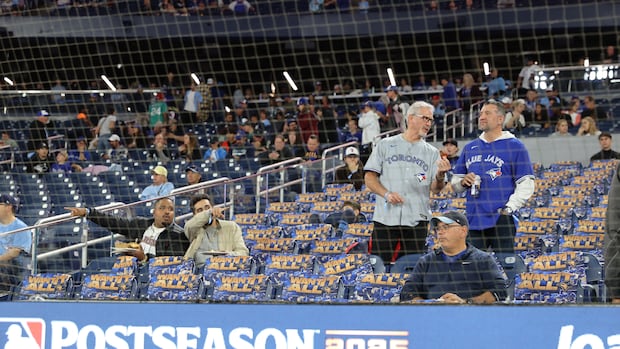 Blue Jays warn fans of ticket software issues ahead of must-win Game 7 | CBC News