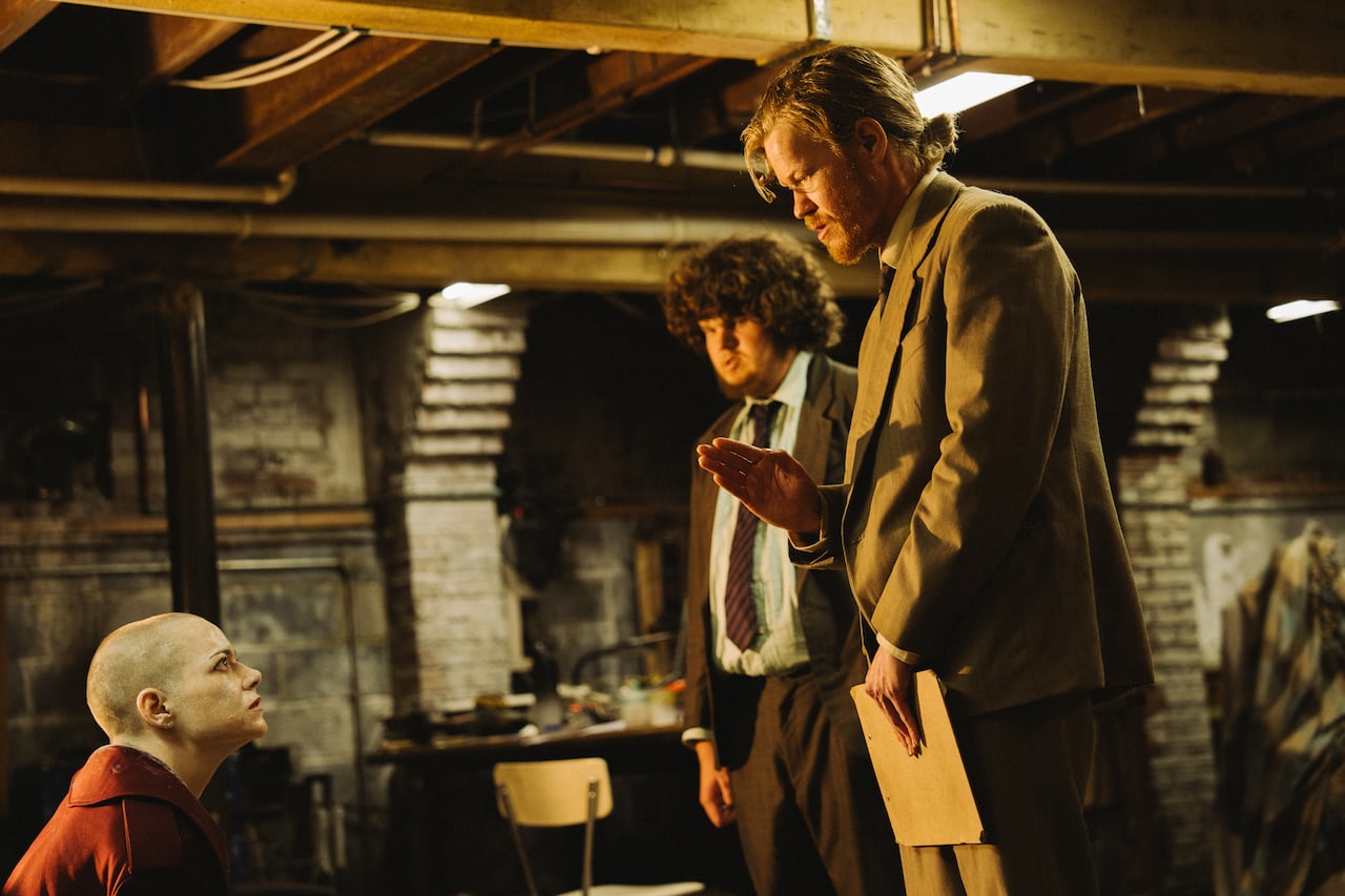 এমা স্টোনের বিপরীত এলিয়েন-অপহরণ কমেডি বুগোনিয়া বন্য, অদ্ভুত এবং… অদ্ভুত৷ সিবিসি খবর এমা স্টোনের বিপরীত এলিয়েন-অপহরণ কমেডি বুগোনিয়া বন্য, অদ্ভুত এবং… অদ্ভুত৷ সিবিসি খবর