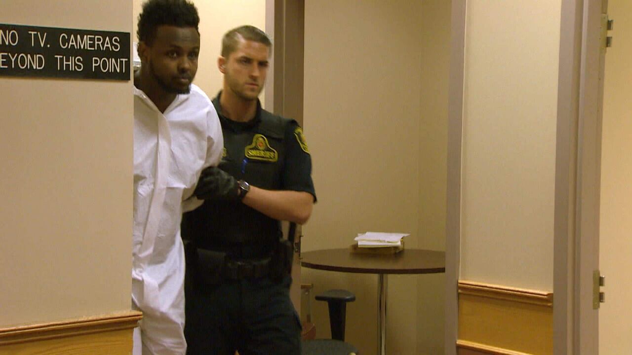 レア皿Thee Suspect In Full Jail Issue Murder suspect accidentally released from jail in Indiana as