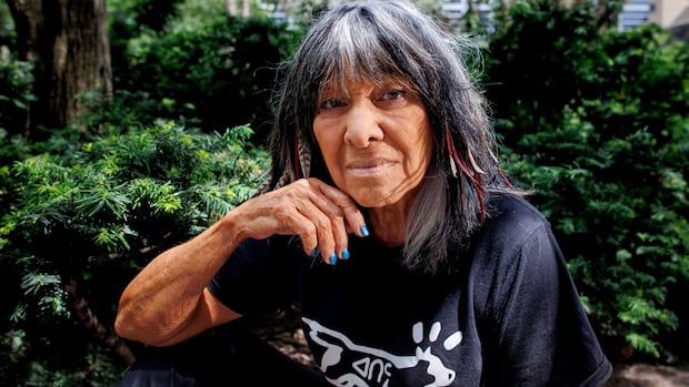 Singer-songwriter Buffy Sainte-Marie retiring from live performances