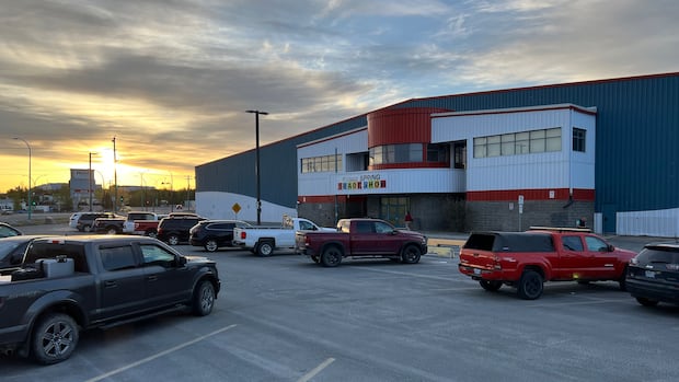 Yellowknife RCMP investigating after assault reported at men's hockey game