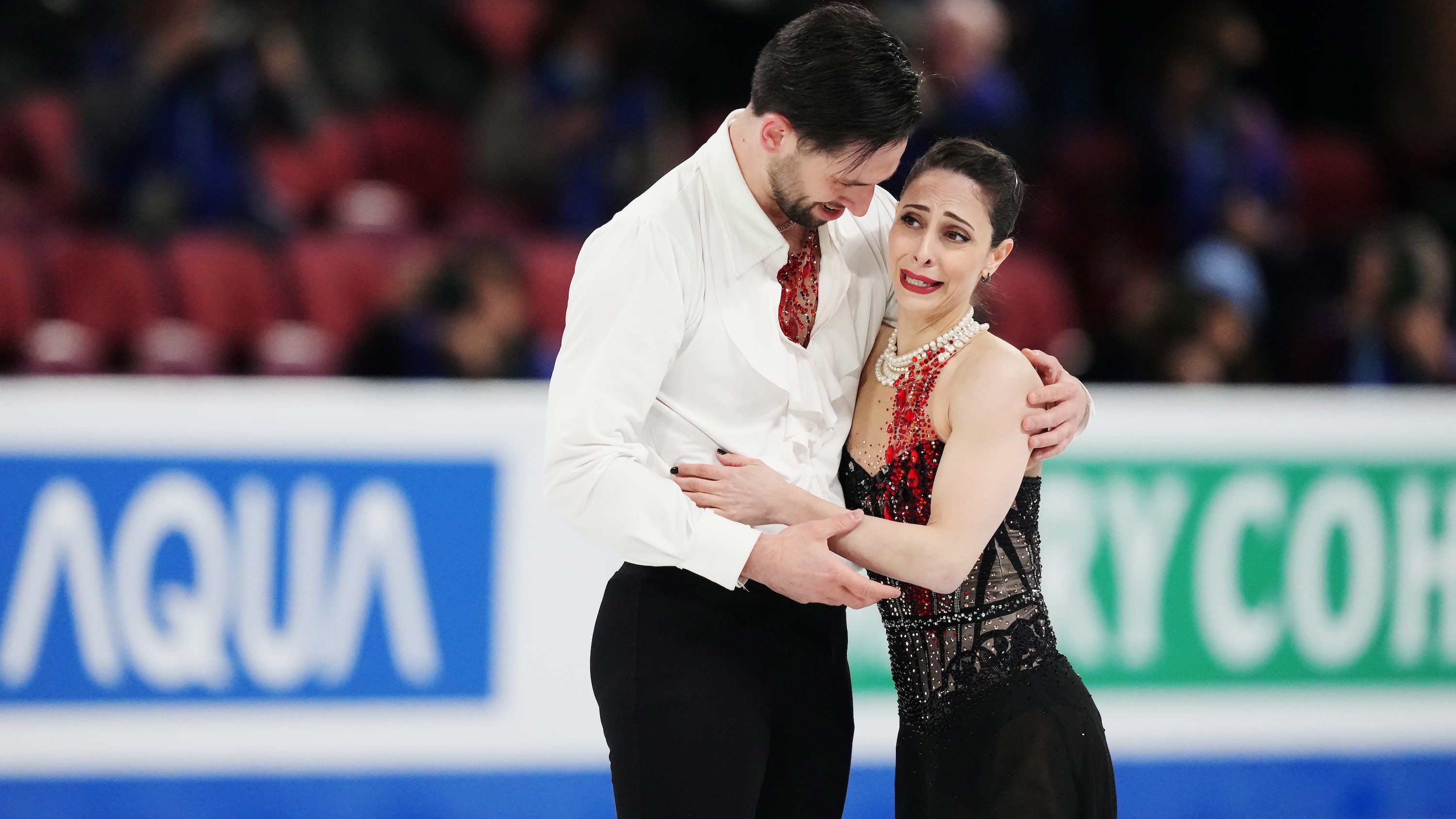 Deanna Stellato-Dudek, Maxime Deschamps skate to pairs silver in Nebelhorn Trophy Deanna Stellato-Dudek, Maxime Deschamps skate to pairs silver in Nebelhorn Trophy