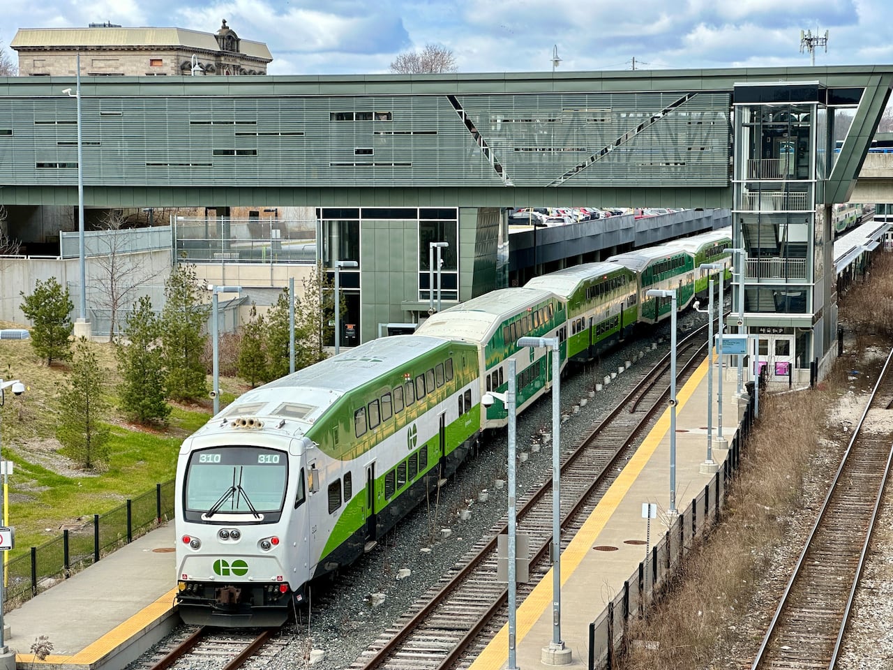 Metrolinx expanding its GO Transit service Monday, adding new rush hour train trips; Metrolinx said it is adjusting schedules on some transit lines to better reflect actual travel times and it recommends checking its website in advance of taking GO Transit\.