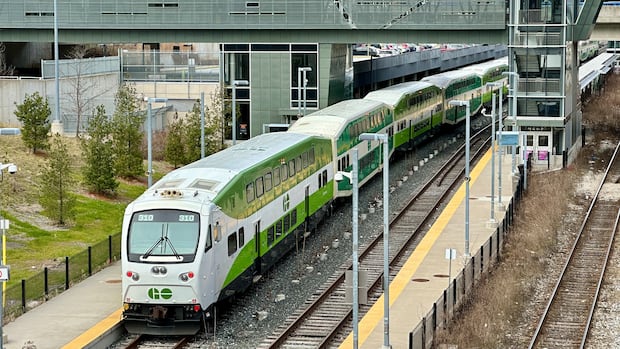 Metrolinx expanding its GO Transit service Monday, adding new rush hour train trips | CBC News