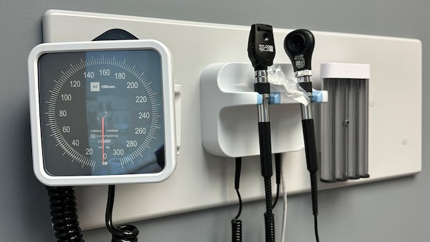 Ontario limits medical residency spots for international grads, despite doctors' shortage