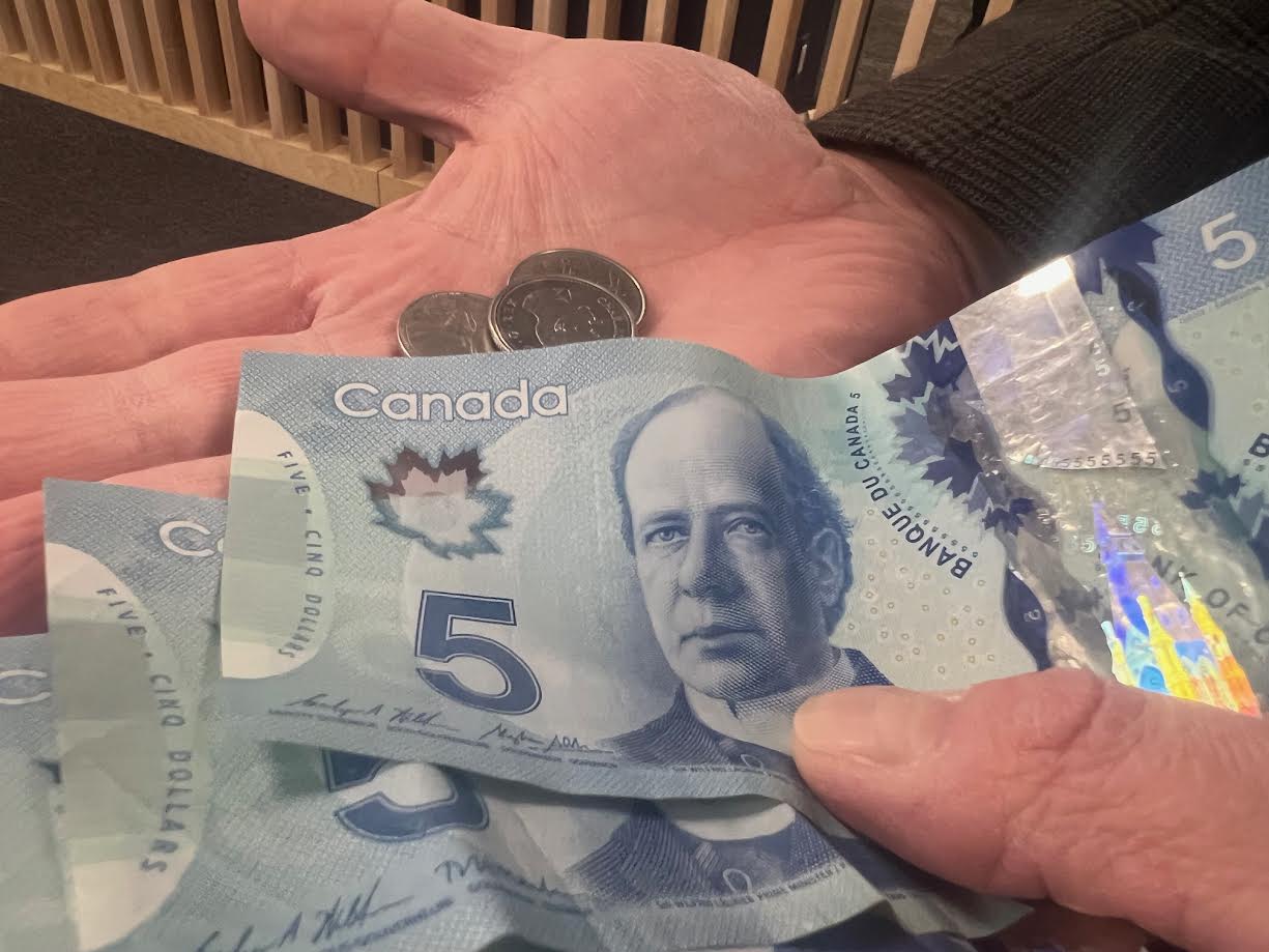 NDP tables bill to increase minimum wage in Alberta; Alberta currently has the lowest minimum wage in Canada\.