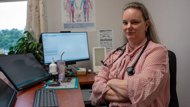 Western Quebec physicians eye up Ottawa as province forces new deal Western Quebec physicians eye up Ottawa as province forces new deal