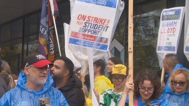 Striking Ontario college support workers 1