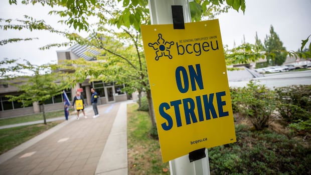 The B.C. government says negotiations will resume Monday between the province and the BCGEU. Members of the British Columbia General Employees' Union (BCGEU) picket outside the Surrey pretrial centre in Surrey, B.C., on Tuesday, Sept. 8, 2025.