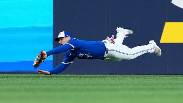 Mariners up 6-3 over Jays midway through Game 2 of the ALCS