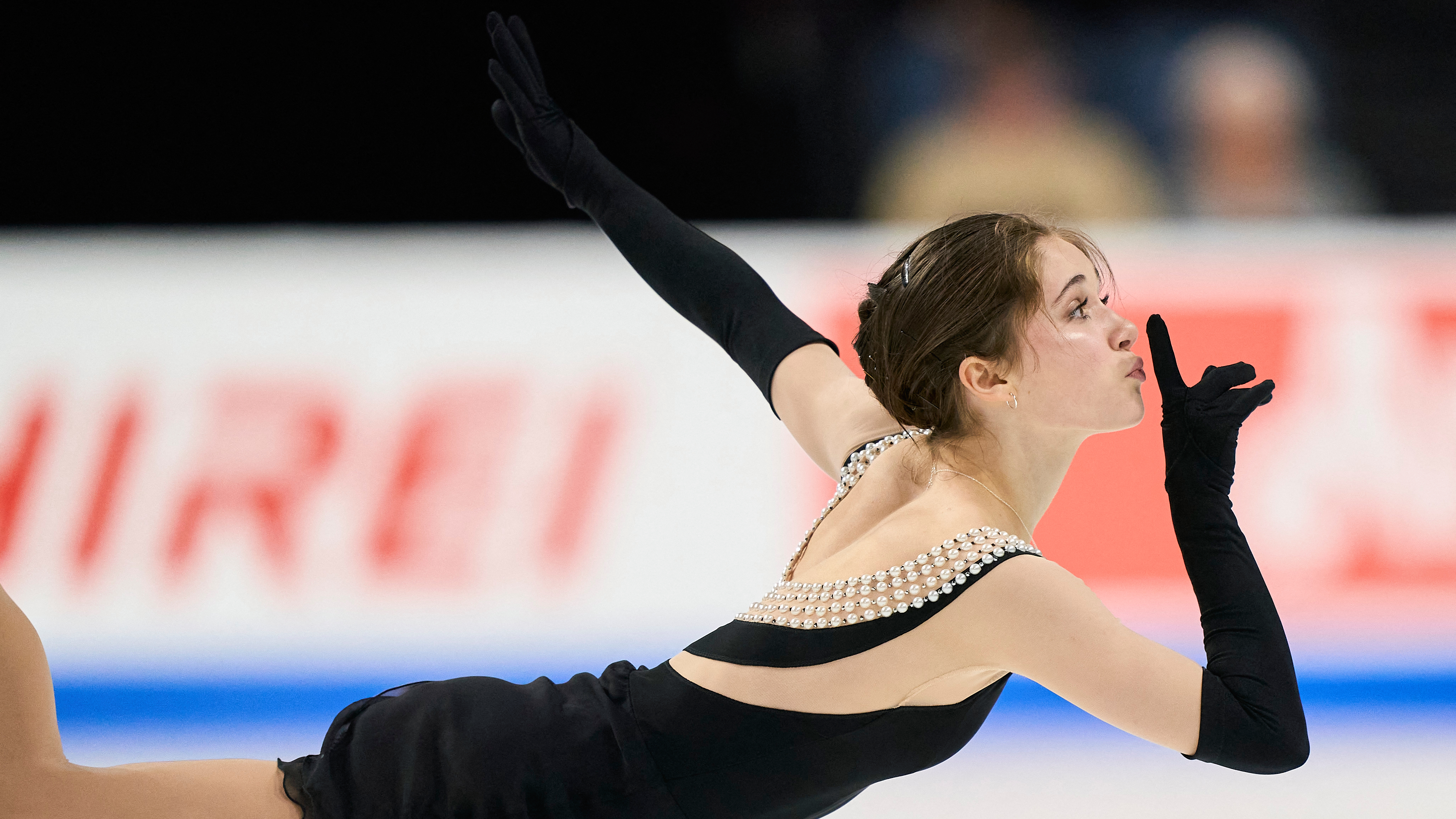 U.S. skaters Levito, Tennell lead after short program at season-opening Skate America U.S. skaters Levito, Tennell lead after short program at season-opening Skate America