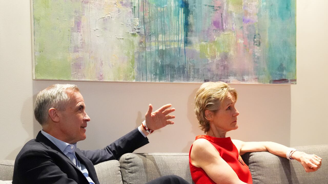 liberal-leader-mark-carney-wife-diana-carney-watch-election-results
