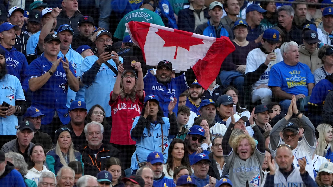 Blue Jays fans ecstatic after Game 3 ALCS victory in Seattle | CBC News
