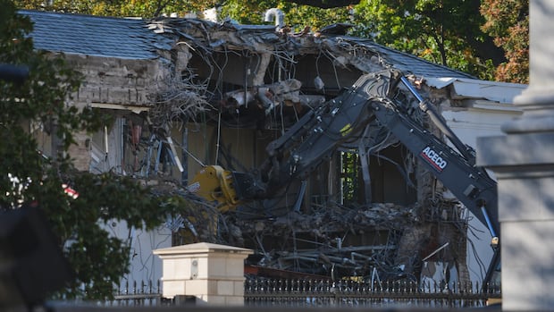 White House demolition work begins as Trump moves ahead with plans for 0m ballroom