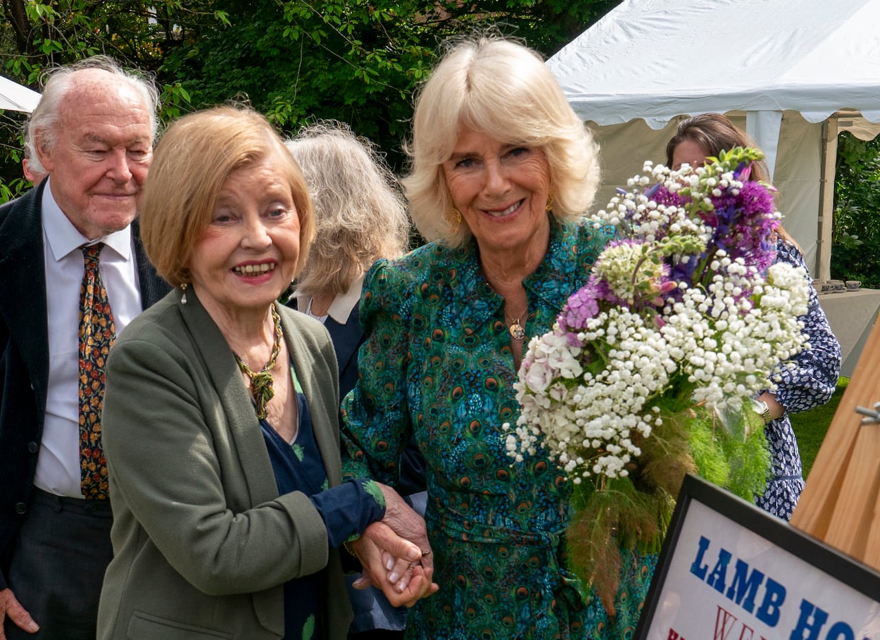 প্রুনেলা স্কেলস, ​​প্রিয় ব্রিটিশ কমেডিতে স্যাসি সিবিল ফাওল্টি, 93 সিবিসি নিউজে মারা গেছেন
