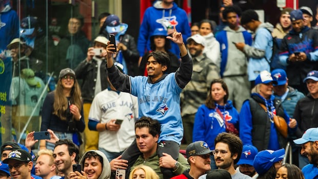 'We're back, baby!' Toronto fans party in the streets after Blue Jays advance to World Series | CBC News