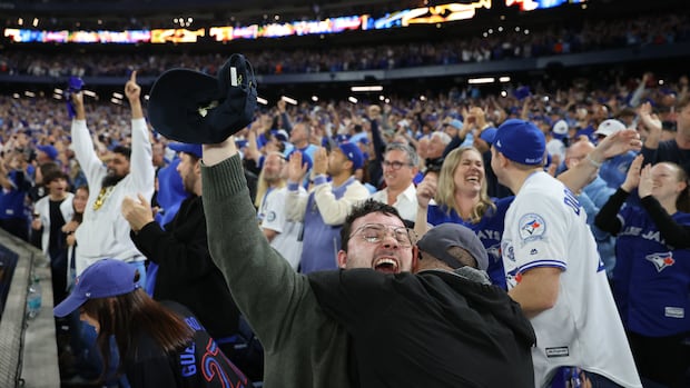 Blue Jays are headed to the World Series after defeating Mariners 4-3 in Game 7