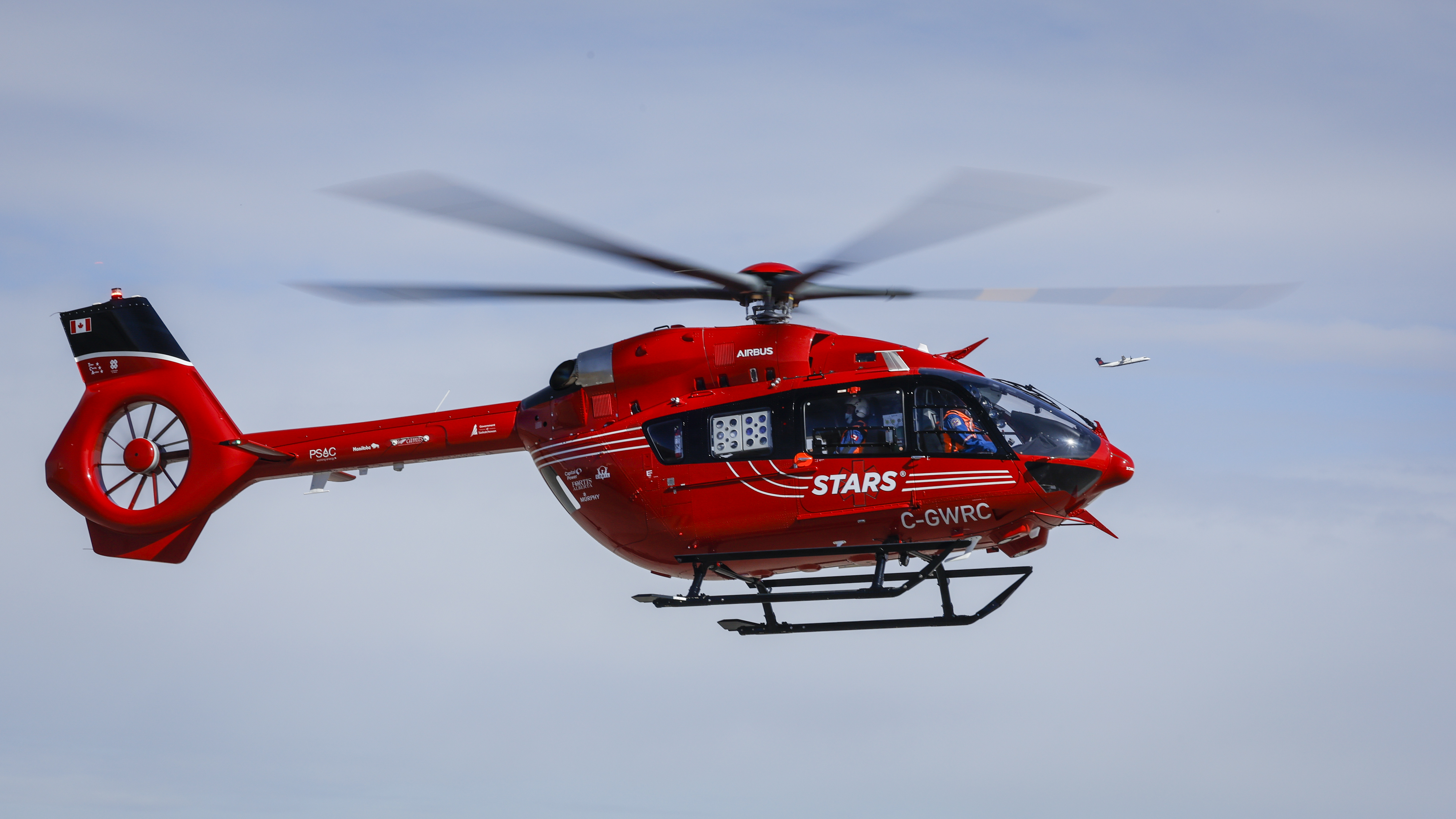 Hunter mauled by grizzly bear west of Calgary; STARS air ambulance\.