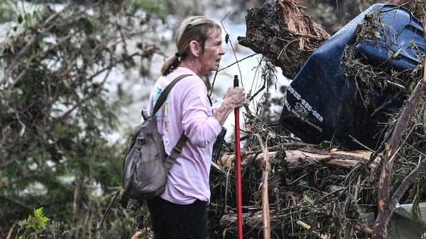 Families, volunteers join search for missing after Texas flash floods