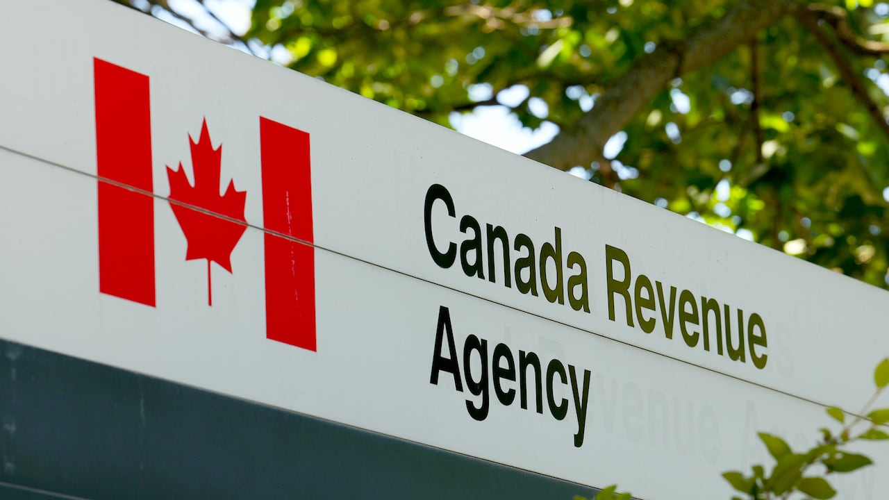 A sign saying Canada Revenue Agency