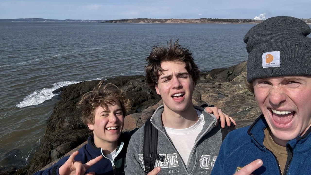 Spring break prompts spontaneous polar plunge at Saint John beach