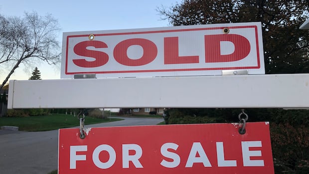 Real estate sale signage is shown on a street in Oakville, Ont., west of Toronto, on Thursday, Nov.7, 2024. THE CANADIAN PRESS/Richard Buchan Real estate sale signage is shown on a street in Oakville, Ont., west of Toronto, on Thursday, Nov.7, 2024. THE CANADIAN PRESS/Richard Buchan